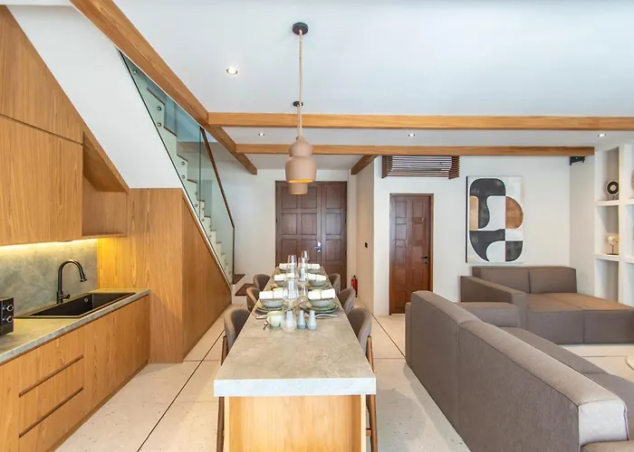 Root Bumbak Bali Villa